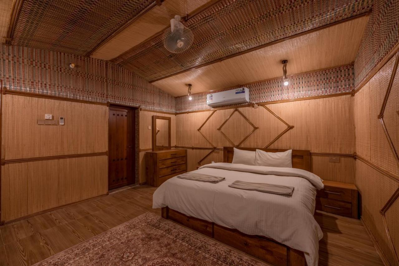 Antique Inn Назва Номер фото