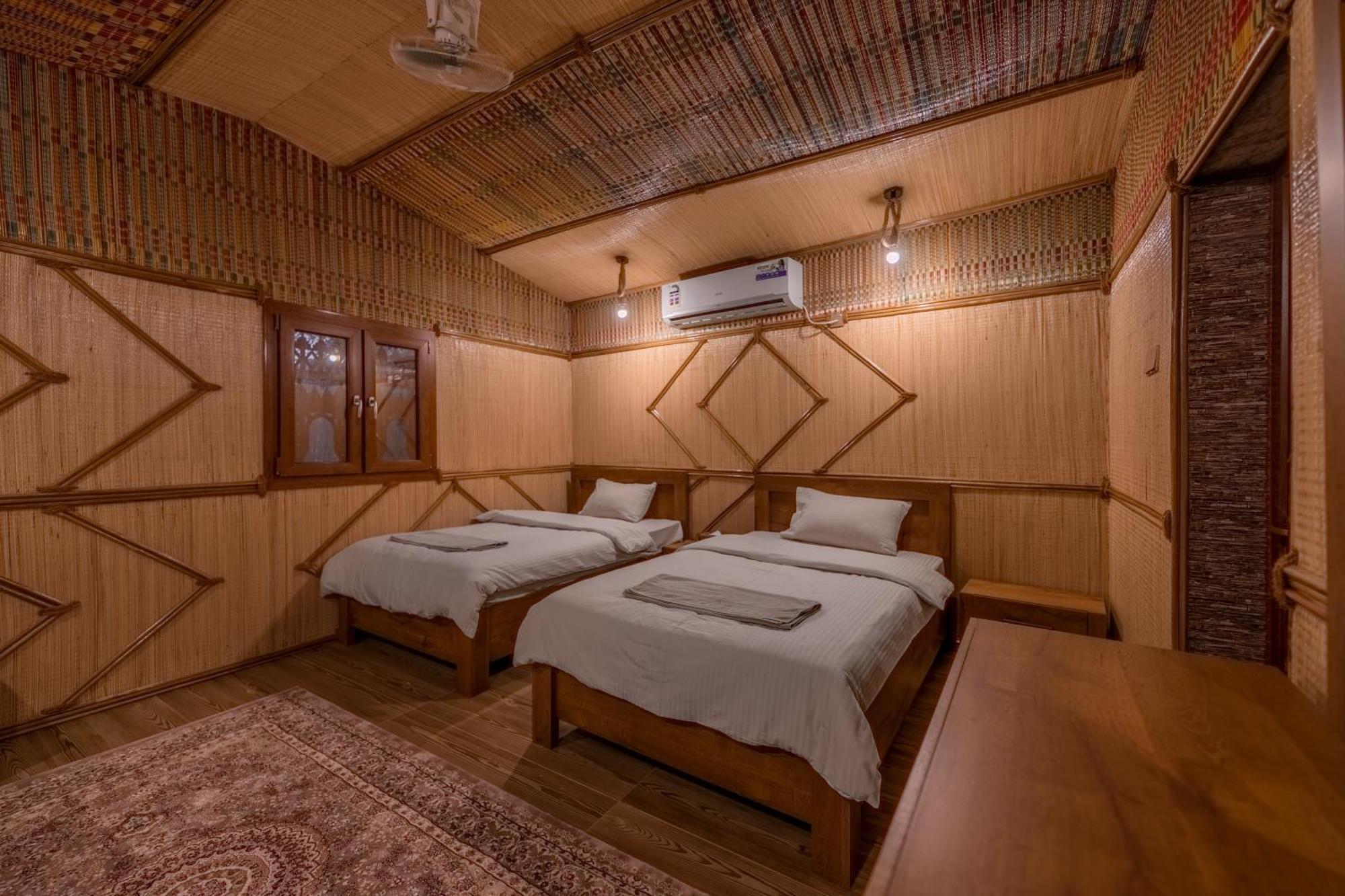 Antique Inn Назва Номер фото