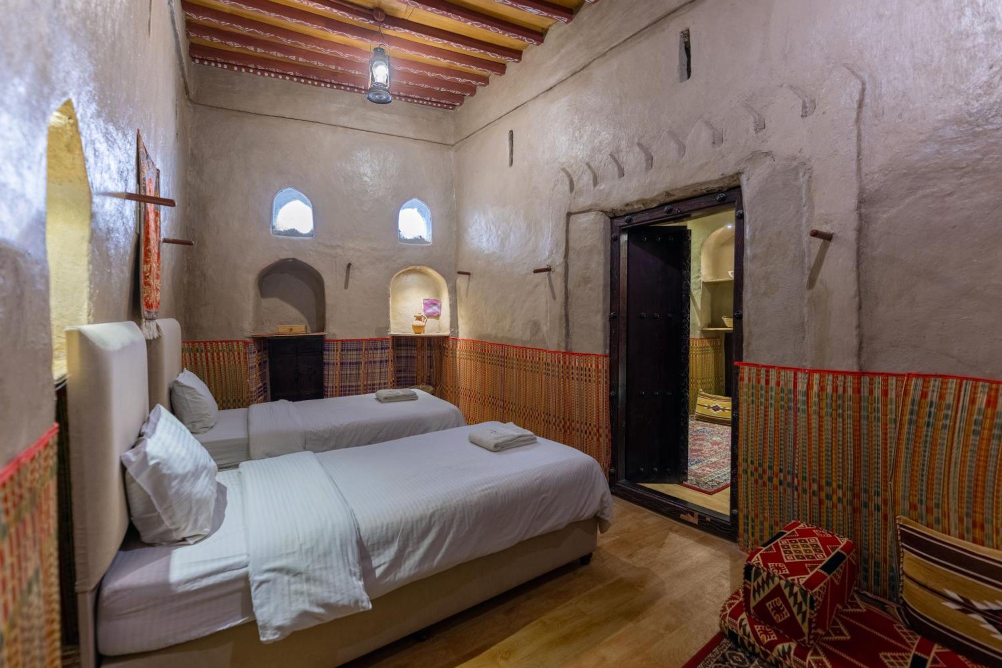 Antique Inn Назва Номер фото