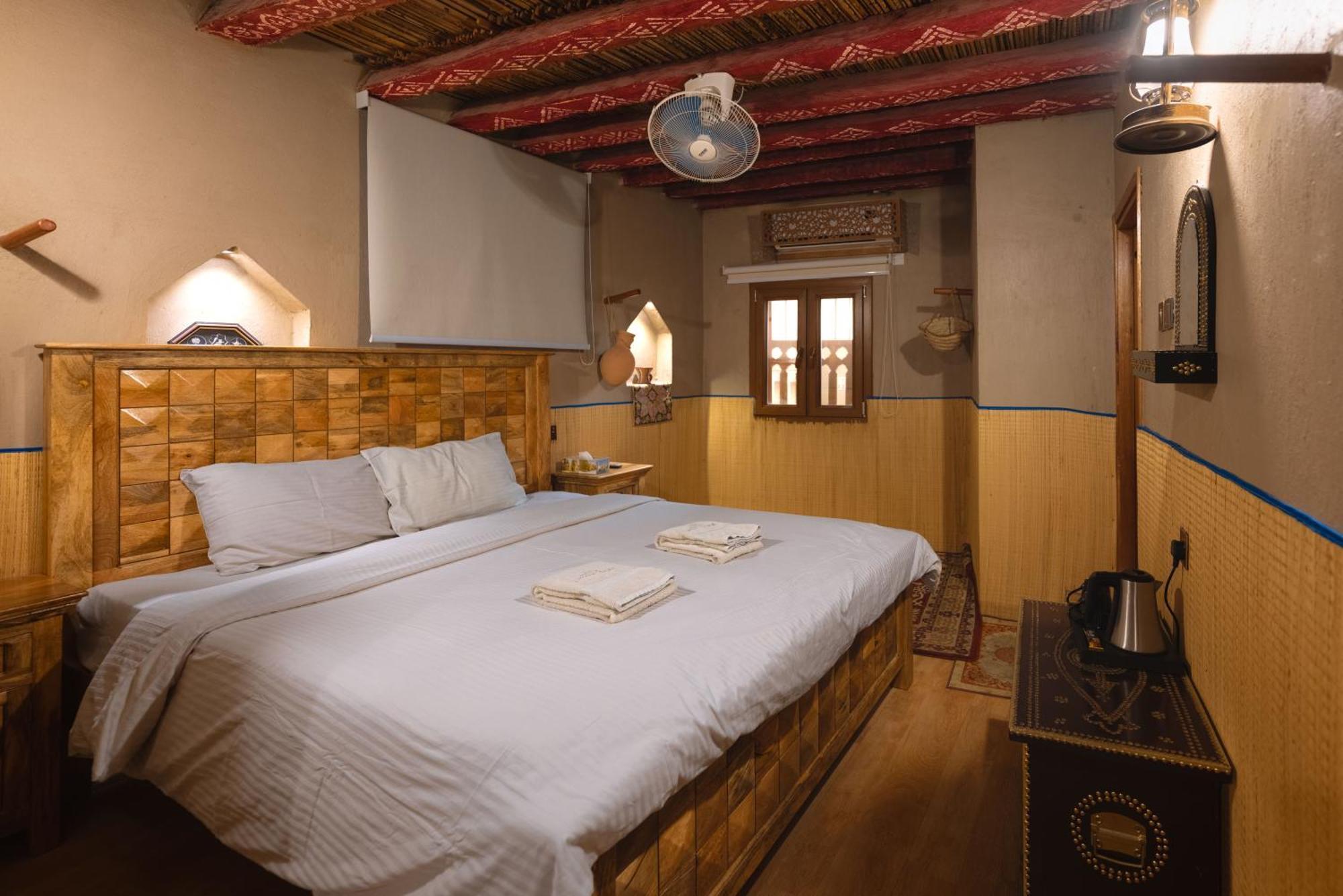 Antique Inn Назва Номер фото