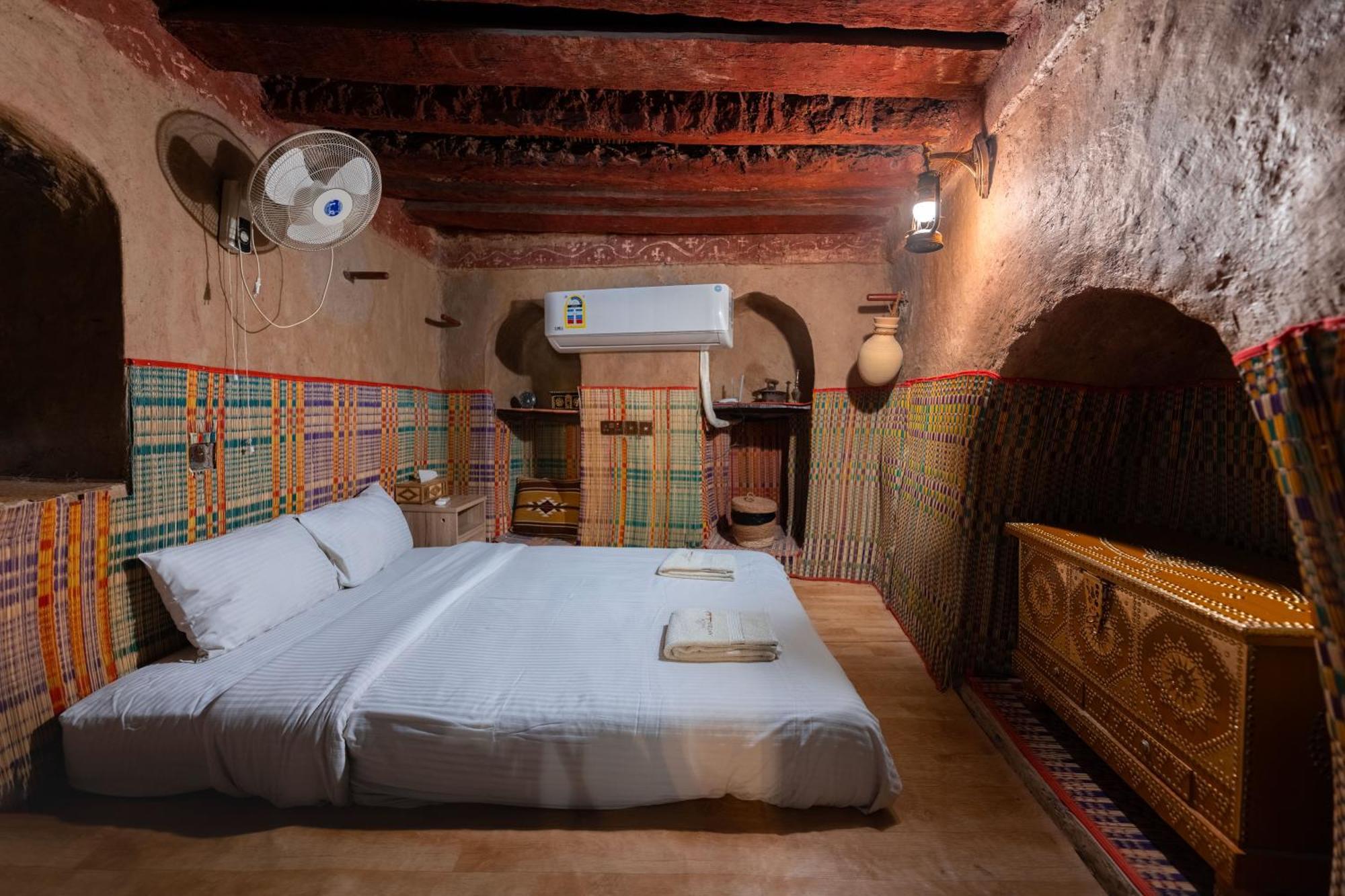 Antique Inn Назва Номер фото