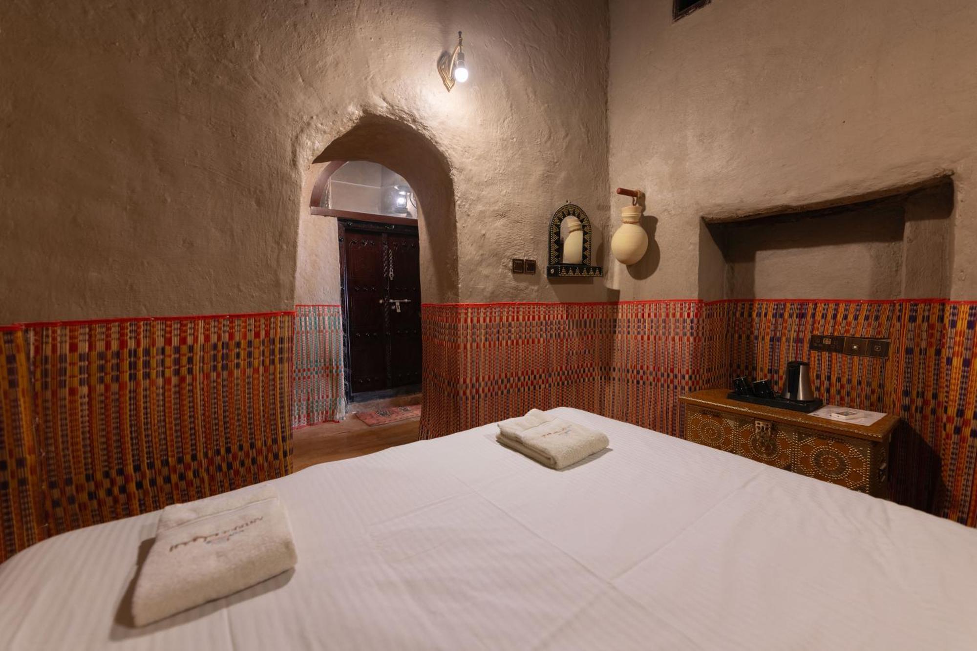 Antique Inn Назва Номер фото