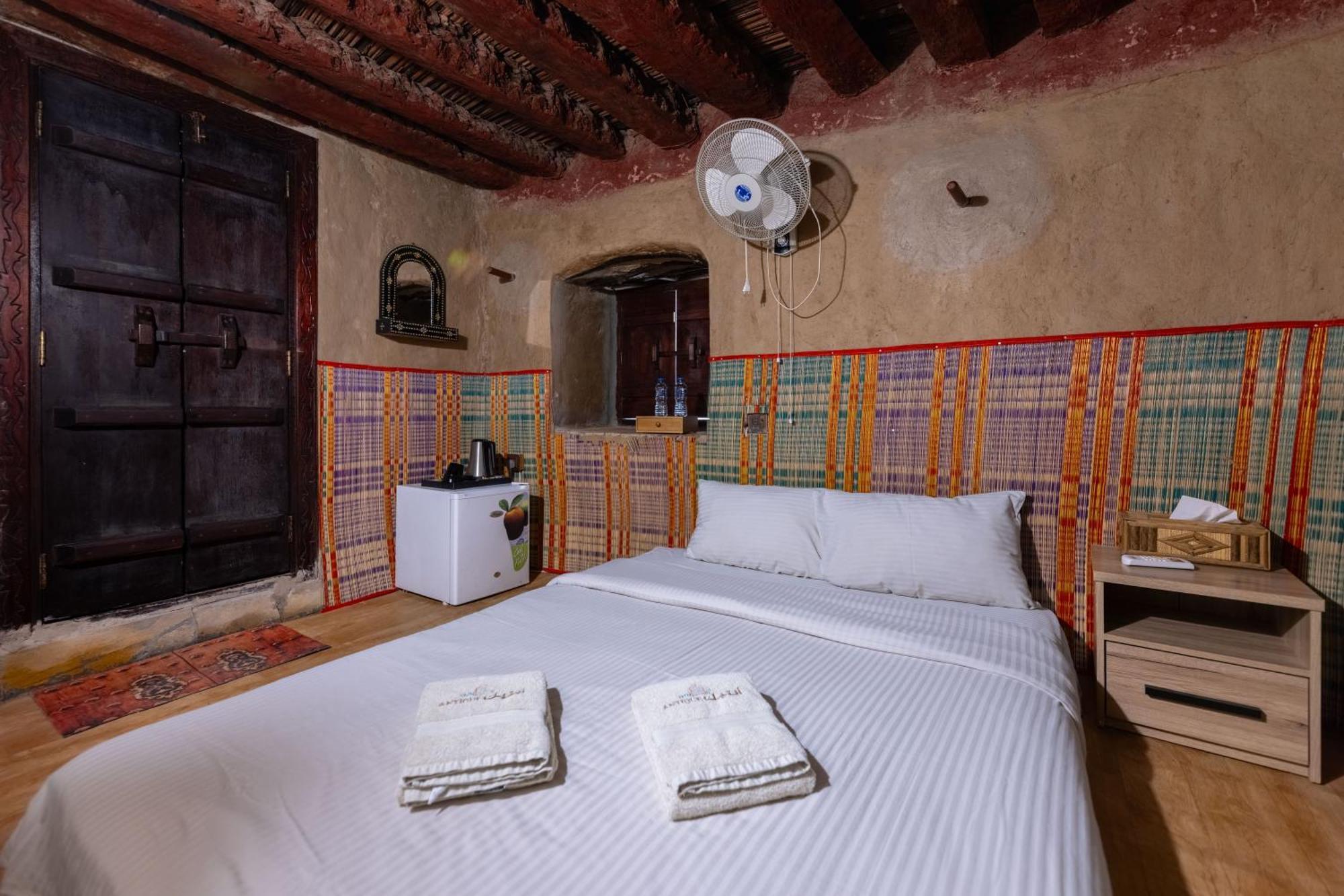 Antique Inn Назва Номер фото