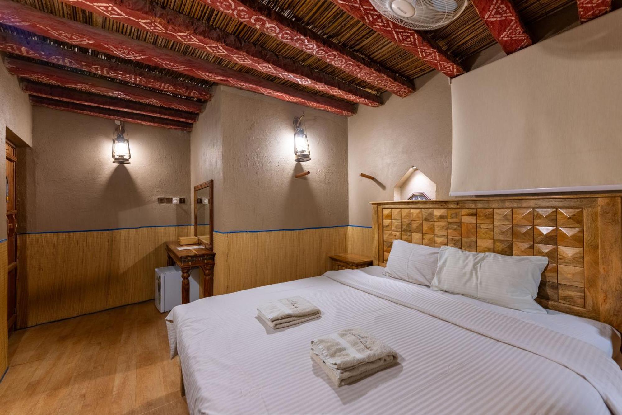Antique Inn Назва Номер фото