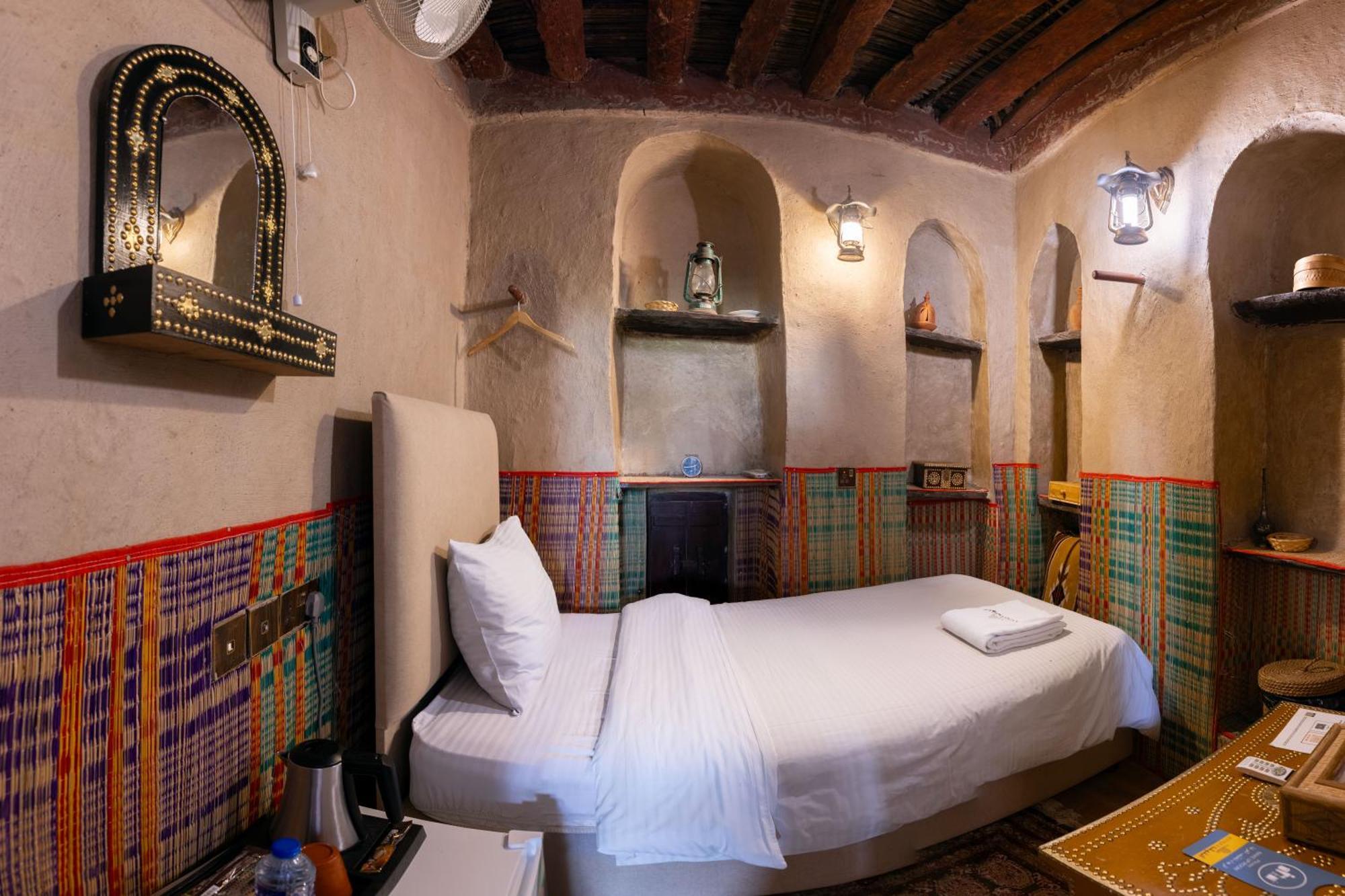 Antique Inn Назва Номер фото