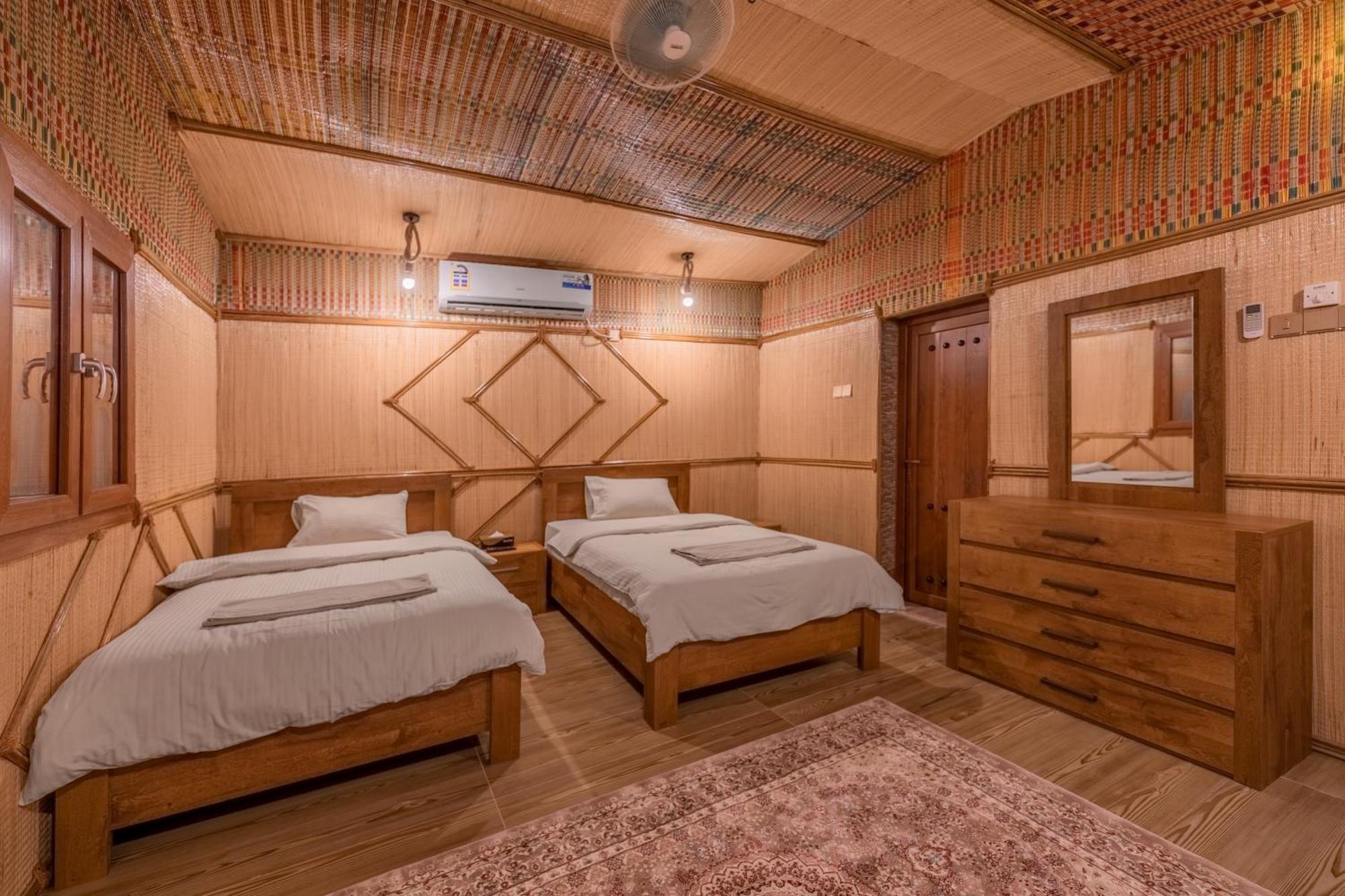 Antique Inn Назва Номер фото
